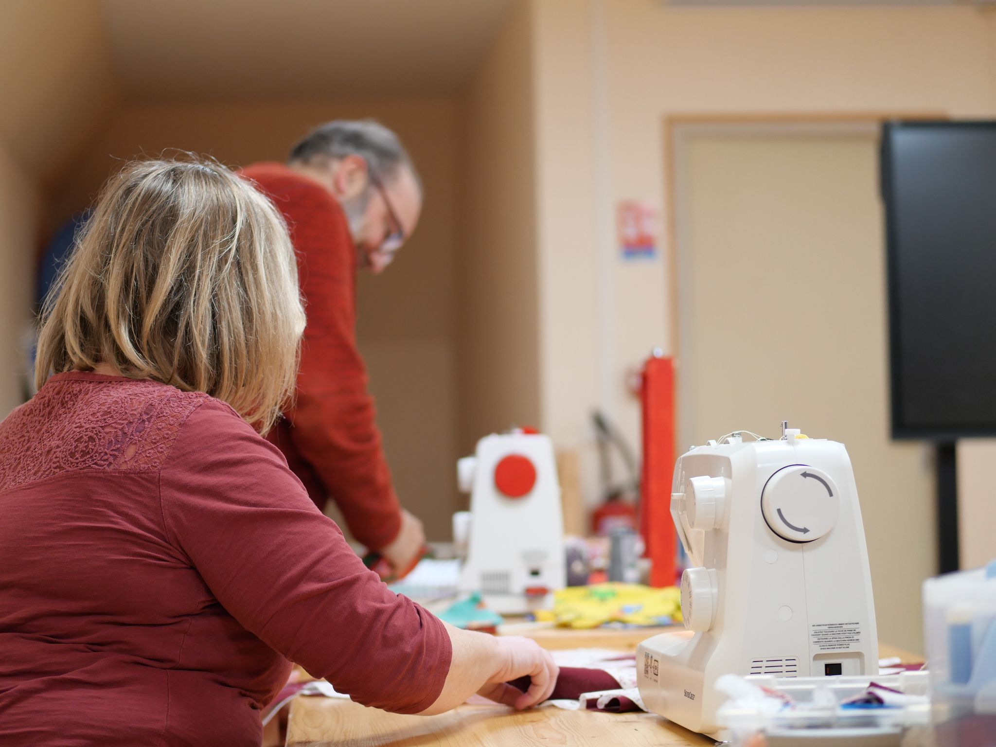 <div>Atelier couture entre adultes, convivialité et entraide</div>